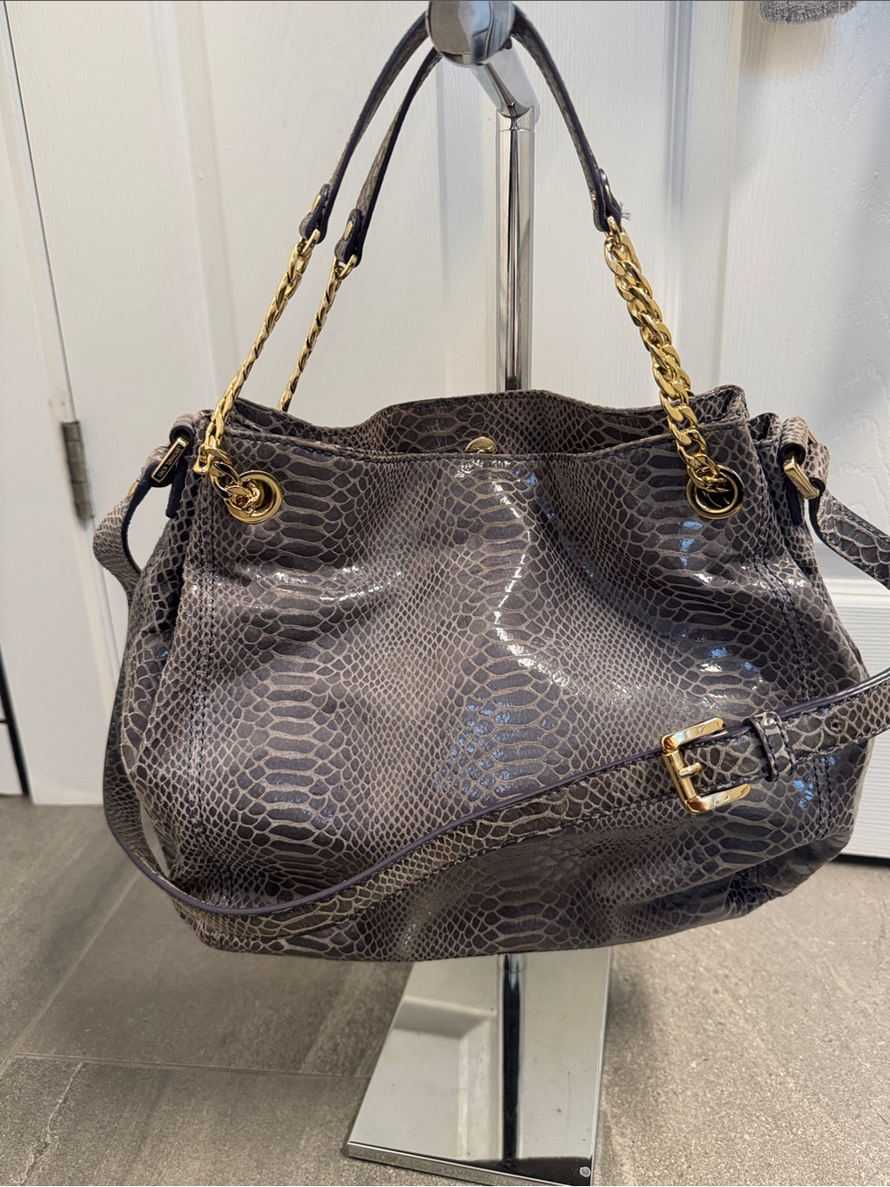 MICHAEL Michael Kors Dark Denim Jet Set Leather shoulder Tote Python print